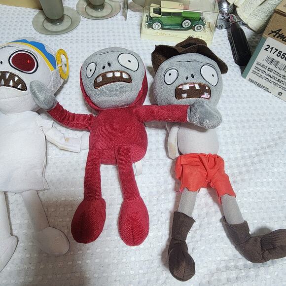 PLANT VS ZOMBIES STUFFIES SET OF 4 ZOMBIES - Picture 3 of 4